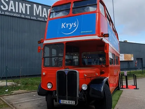 Visite du bus à impériale transformé par des opticiens